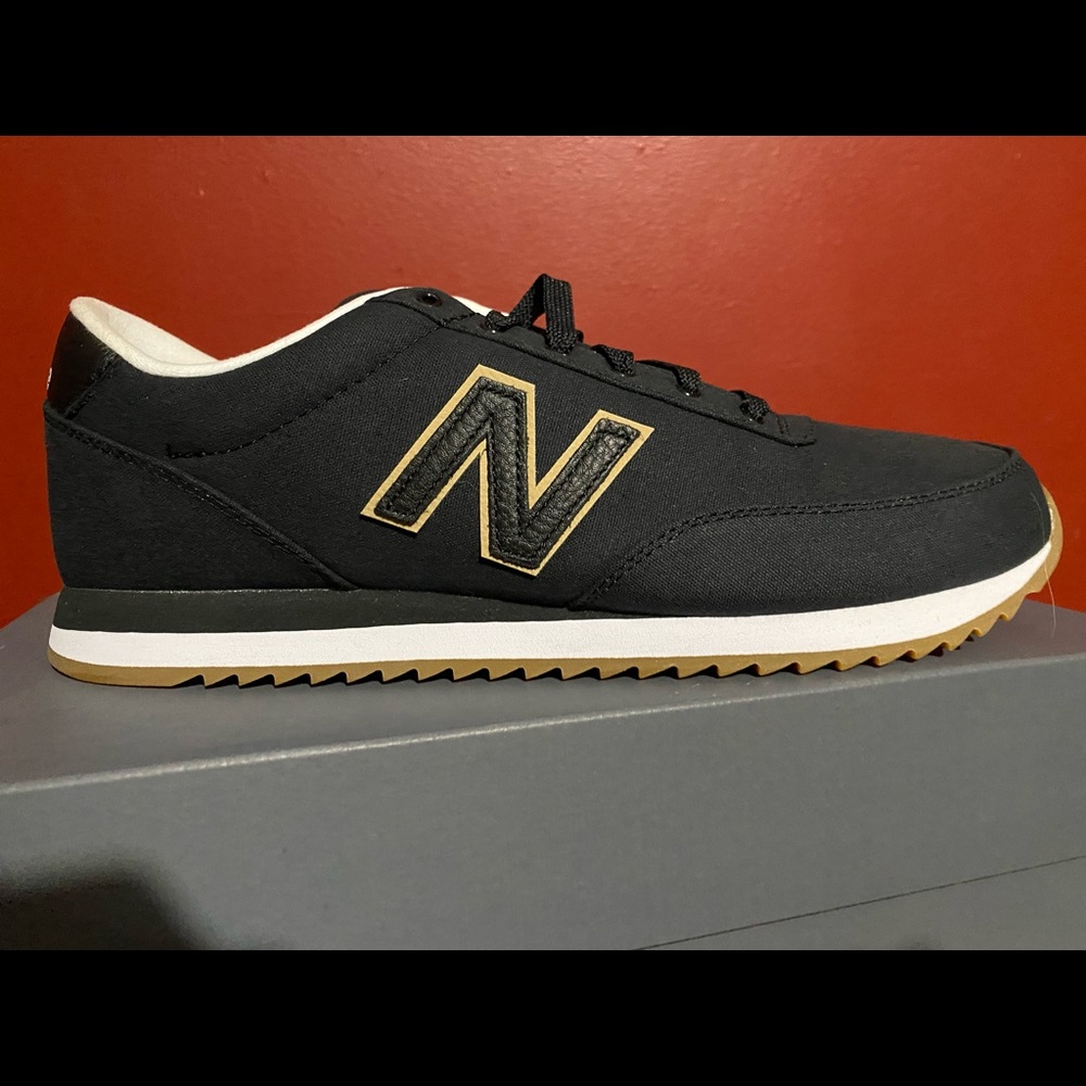 Brand new never been worn New Balance Mens Size 11 Classics Traditionnels.